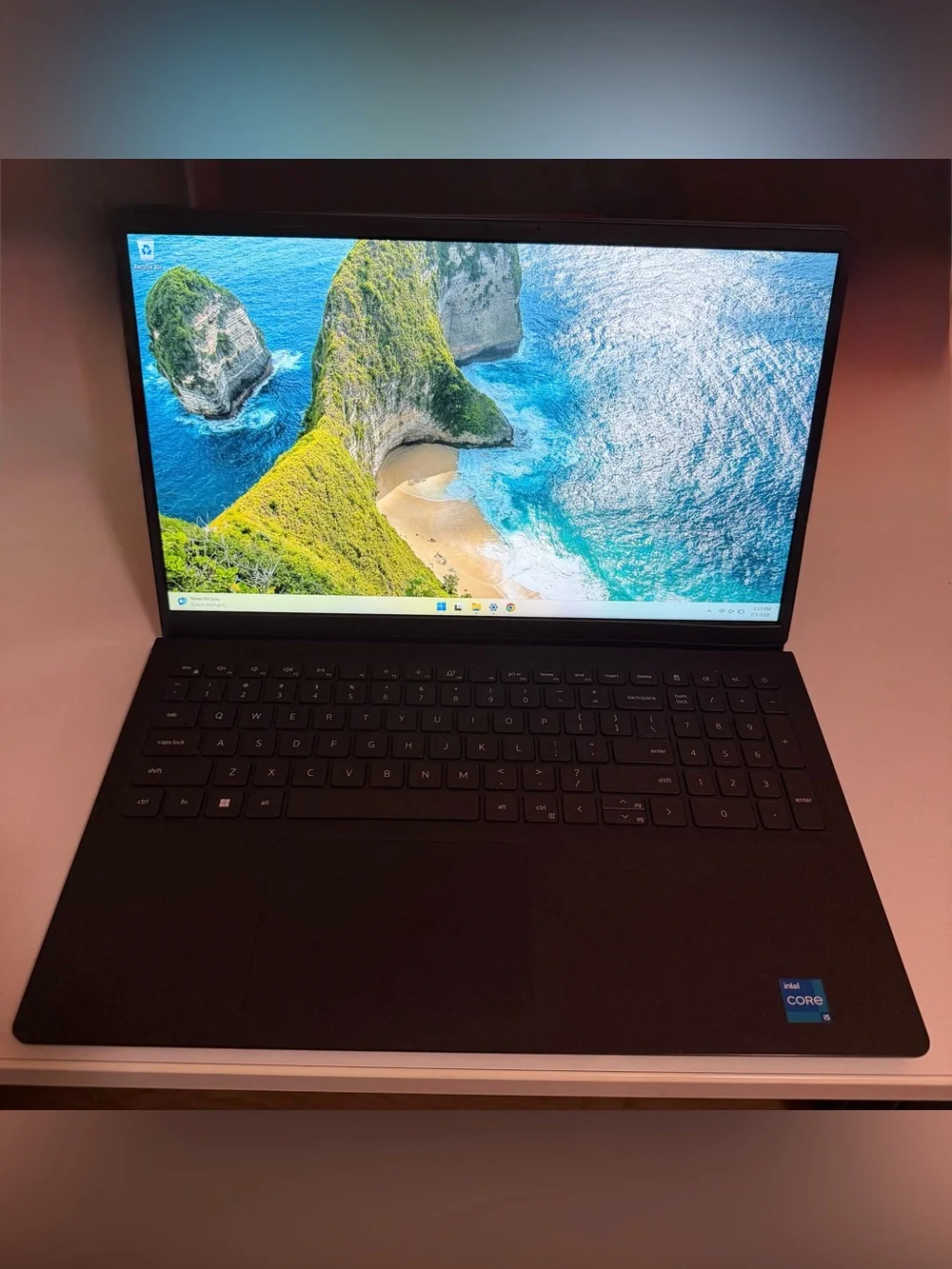 Dell Vostro 15 3510 Laptop — Intel i5-1135G7, 8GB RAM, 256GB SSD, Windows 11 Pro
